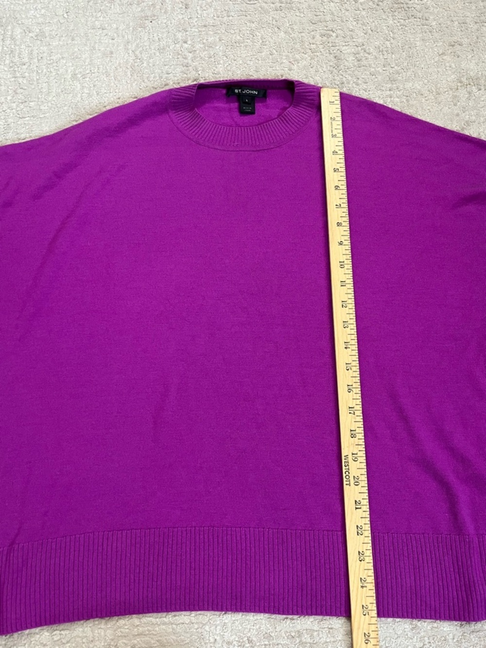 St. John Oversized Sweater - Picture 2 of 5